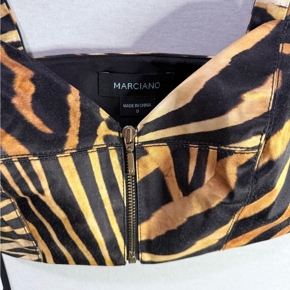 (NEW) MARCIANO Tiger Print Crop Top with Front Zip Detail - Picture 4 of 6
